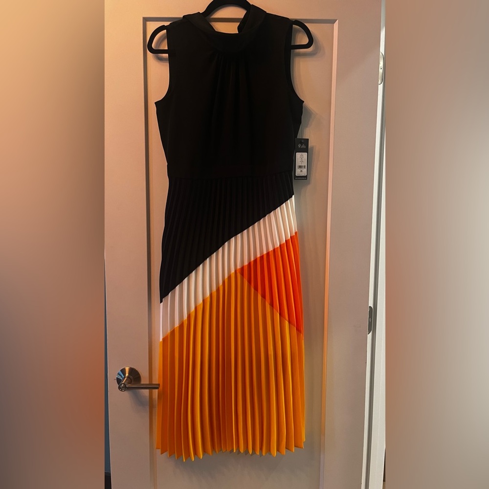 Karl Lagerfeld NWT Black Colorblock Pleated Midi Dress (Size 4)